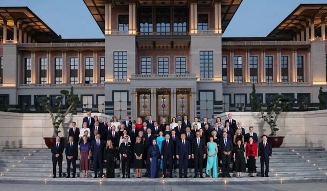 NATO Liderler Zirvesi'nde aile fotoğrafı verildi