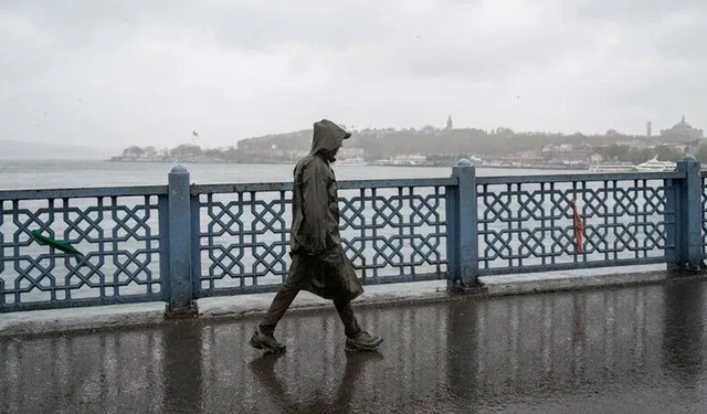 İstanbul'da beklenen sağanak başladı