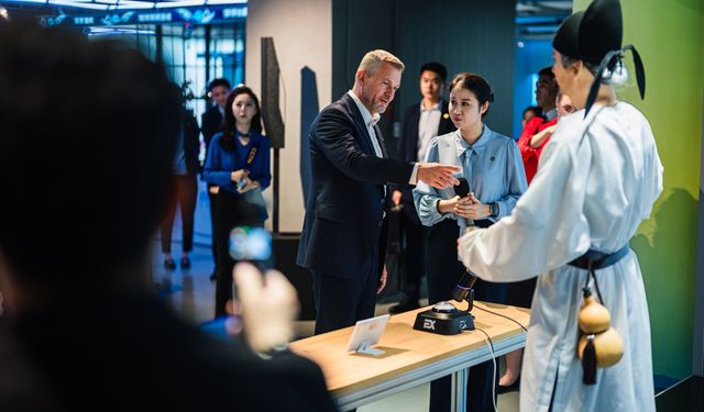 Çin ve Slovakya'dan teknoloji ortaklığı! Pellegrini robotlara hayran kaldı: "Muhteşem"