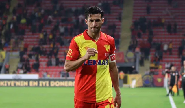 İsmail Köybaşı, 37 yaşında futbola veda etti