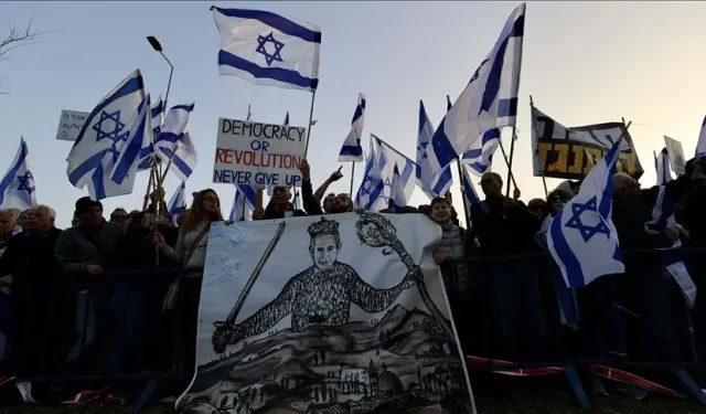 Binlerce İsrailli Netanyahu hükümetine karşı sokağa döküldü