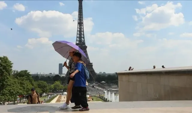 Paris'te aşırı sıcaklar: Eyfel Kulesi erken kapatılacak