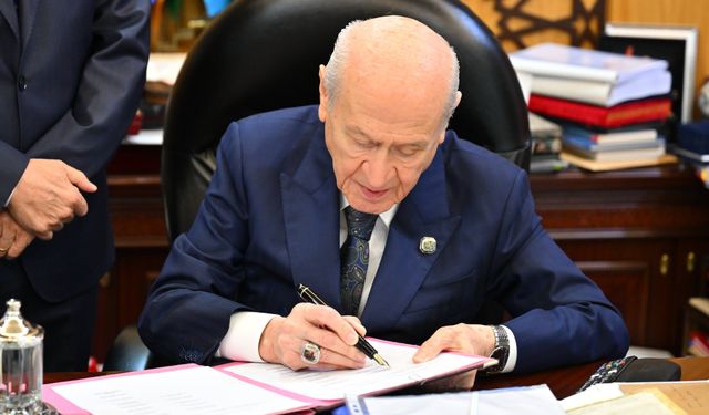 Bahçeli'den çerçeve yasa teklifine imza
