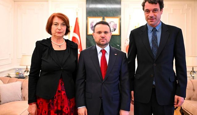 Adalet Bakanı Gürlek, Mumcu ve Oktay ailesiyle görüştü