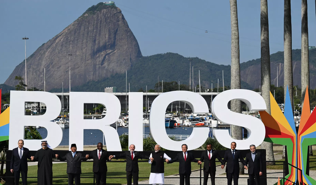 İran’dan BRICS hamlesi: Yeni Kalkınma Bankası’na katılıyor