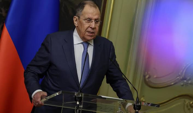 Lavrov: İngiltere’yi savaşın tarafı sayma hakkımız var