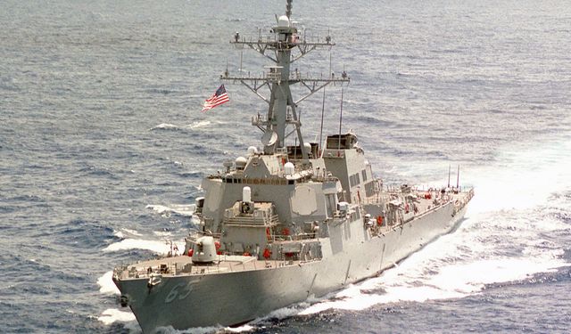ABD ordusunda kriz bitmiyor: USS Benfold günlerce elektriksiz kalmış