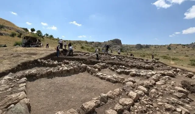 Çinli arkeologlar, Yoğunburç kazısıyla Türkiye'de Neolitik Çağ'ın izini sürüyor