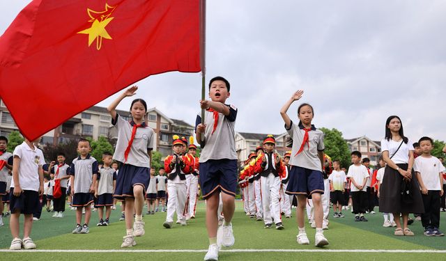 Xi Jinping: “Sosyalist davayı ileri taşıyacak gençler yetiştirilmeli”