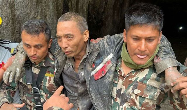 Nepal’de felaketten 10 gün sonra mucize: Çin vatandaşı sağ kurtarıldı