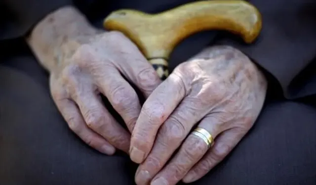 Alzheimer'ın izleri unutkanlıktan yıllar önce başlayabiliyor