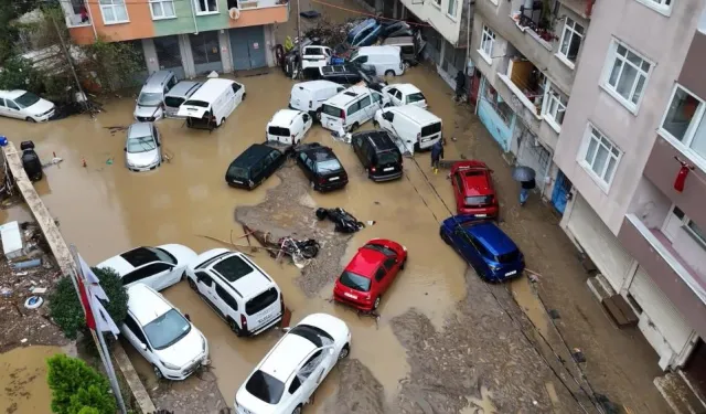 Şiddetli yağış megakenti vurdu: Can kaybı 4'e yükseldi!