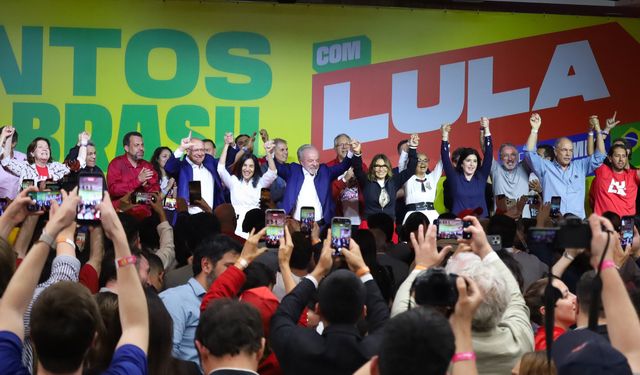 Brezilya’da seçim ikinci tura kaldı: Lula ile Flávio Bolsonaro karşı karşıya