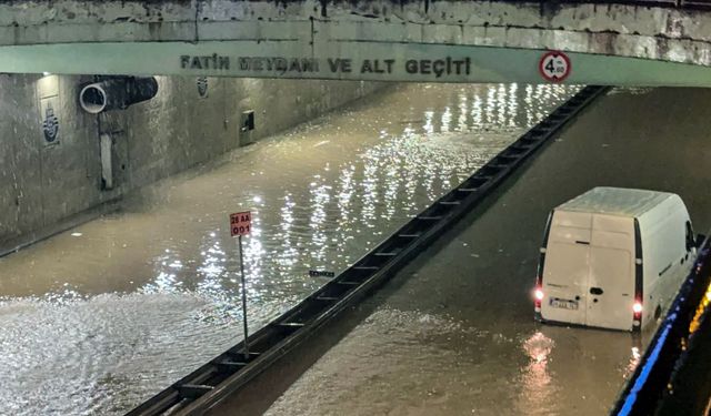 İstanbul'u sel vurdu: Can kaybı 2'ye yükseldi