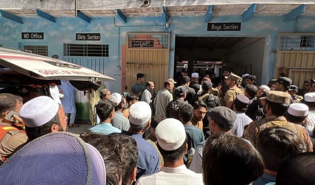 Pakistan'da okul faciası: 29 kişi hayatını kaybetti