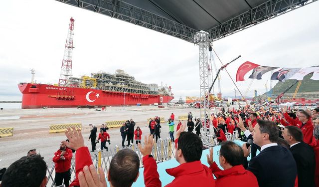 Osman Gazi yüzer üretim platformu Sakarya Gaz Sahası'na uğurlandı