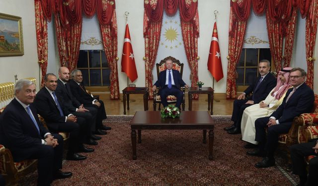 Cumhurbaşkanı Erdoğan, Türkiye'ye gelen bazı ülkelerin dışişleri bakanlarını kabul etti