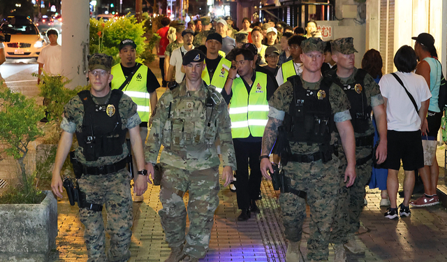 Okinawa'da ABD askeri varlığına protesto