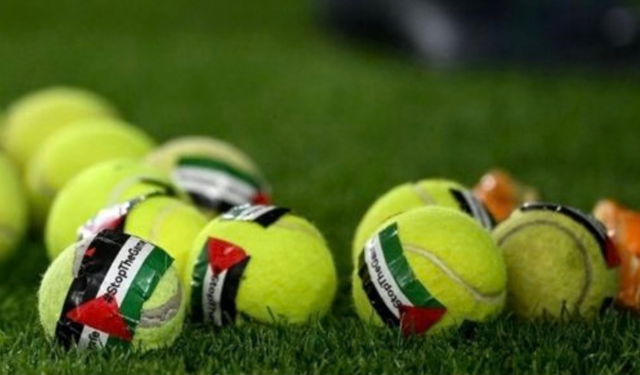 İrlandalı taraftarlardan İsrail protestosu: Filistin bayraklı tenis topu attılar