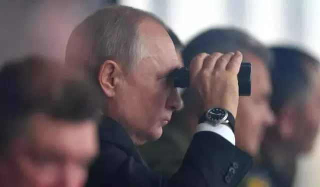 Putin, 47 bin askerin katıldığı dev tatbikatı izledi