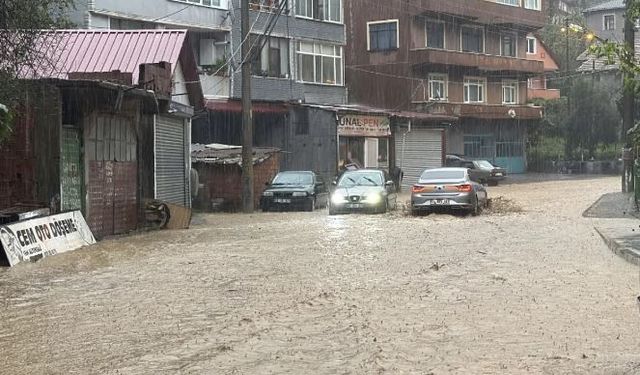 Zonguldak ve Sakarya'da sağanak yaşamı olumsuz etkiledi