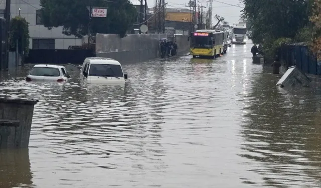 İstanbul'da sağanak dinmiyor: Anadolu Yakası için saat verildi