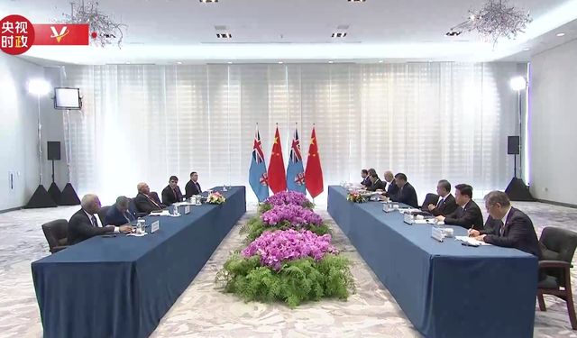 Çin Cumhurbaşkanı Fiji Başbakanı ile görüştü