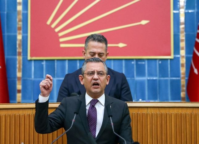 Özgür Özel grup toplantısında konuşuyor!