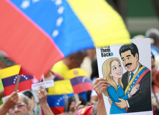 ABD'deki duruşma öncesi Venezuela'da Maduro’ya destek gösterisi
