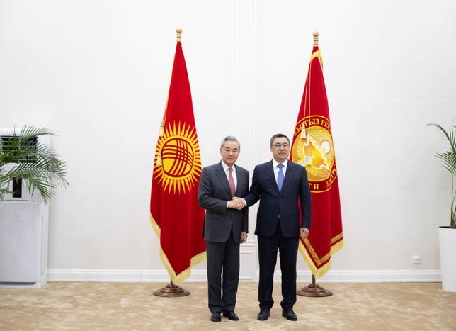 Caparov, Wang Yi'yi kabul etti: 'Çin ile stratejik ortaklık önceliğimiz'