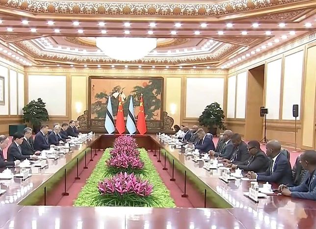 Xi, Botsvana Cumhurbaşkanı Boko ile görüştü