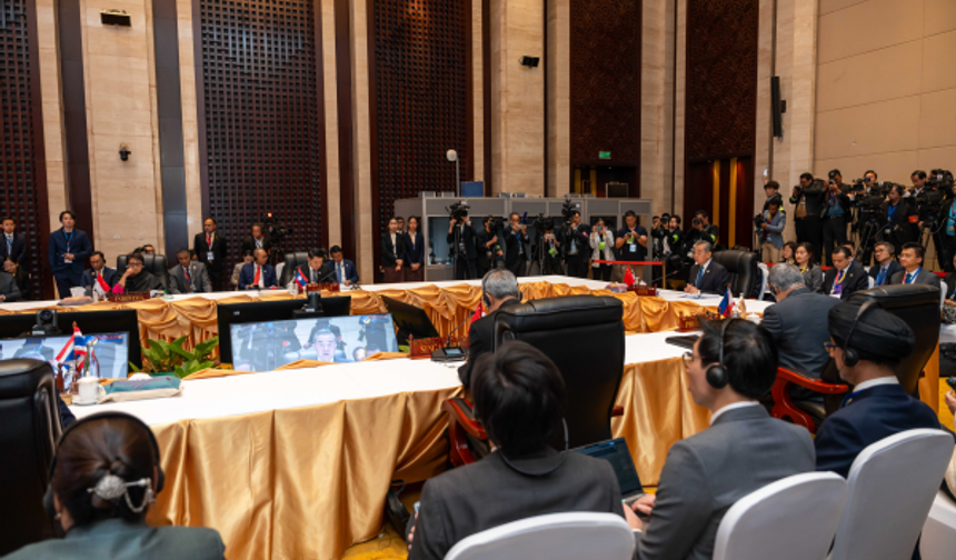 Wang: Çin-ASEAN iş birliğinde verimli neticeler elde edildi
