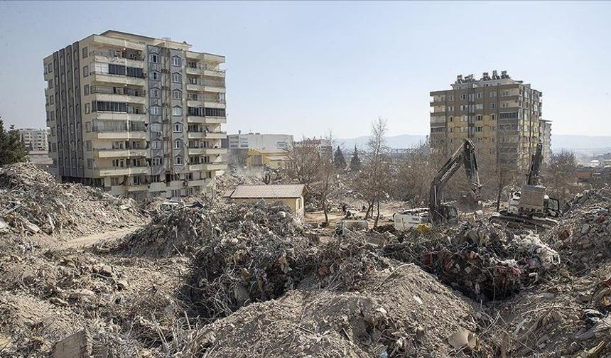 Depremde 84 kişinin öldüğü Ebrar Sitesi'nin sanıkları hakim karşısında