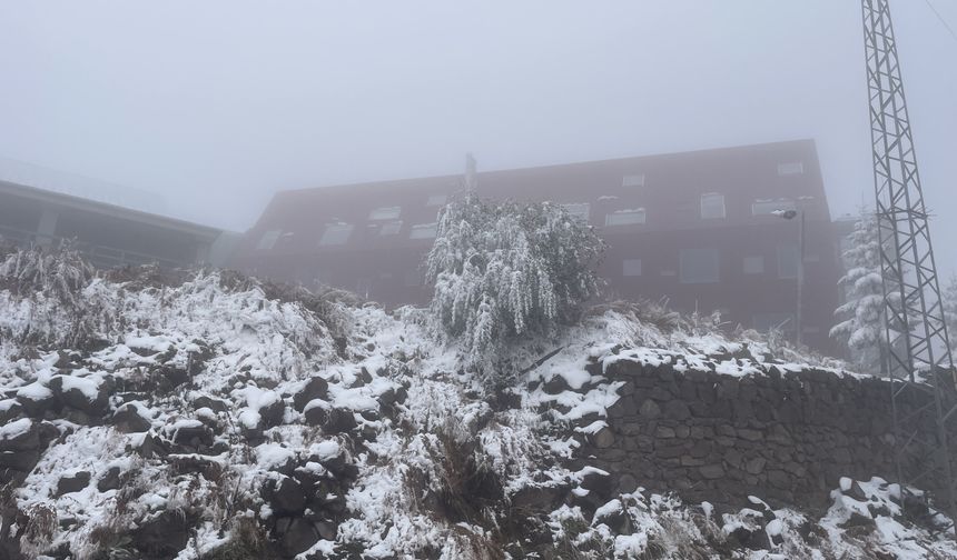 Kartalkaya'da kar kalınlığı 15 santimetreye ulaştı