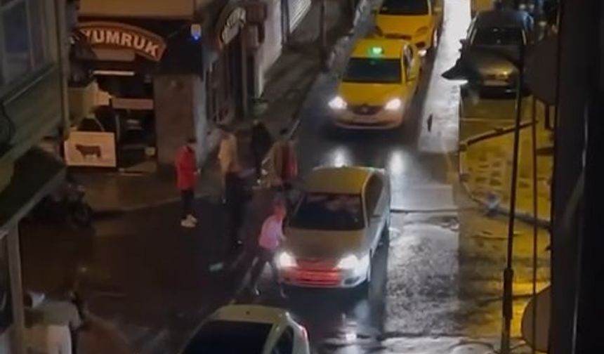 İstanbul - Şişli’de yol kavgası: Araçtaki yolcuyu camdan çıkarmaya çalıştı