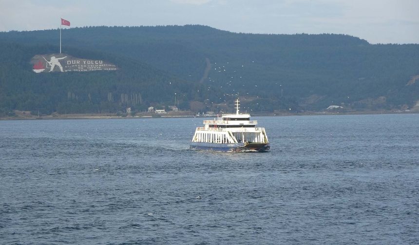 Bozcaada ve Gökçeada feribot seferlerine 'fırtına' engeli