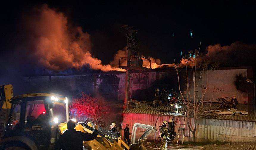 Bursa'da mobilya fabrikasında yangın