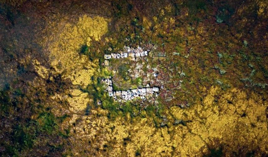 Sapanca Gölü'nde su çekildi: Tarihi yapı ortaya çıktı