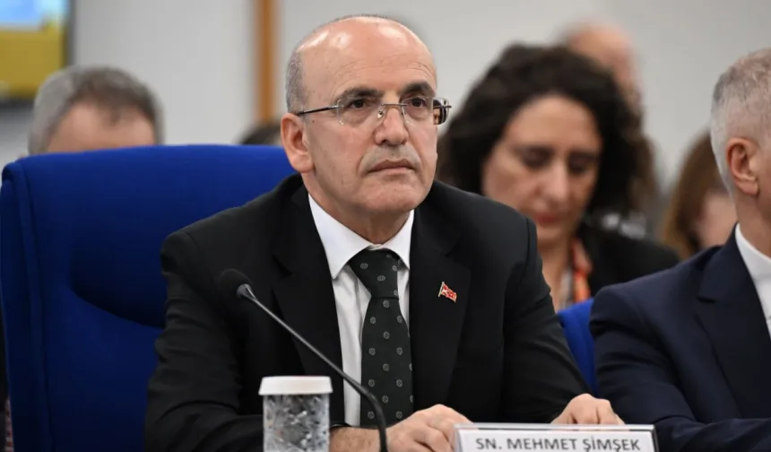 Bakan Şimşek'ten dezenflasyon değerlendirmesi: Küresel ve yurt içi gelişmelerin etkisi geçici