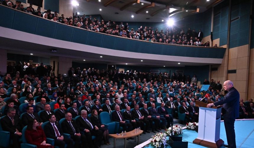 Bahçeli: İmralı ile sağlanacak görüşmeler sonucunda terör örgütünün lağvedildiği açıklanmalı