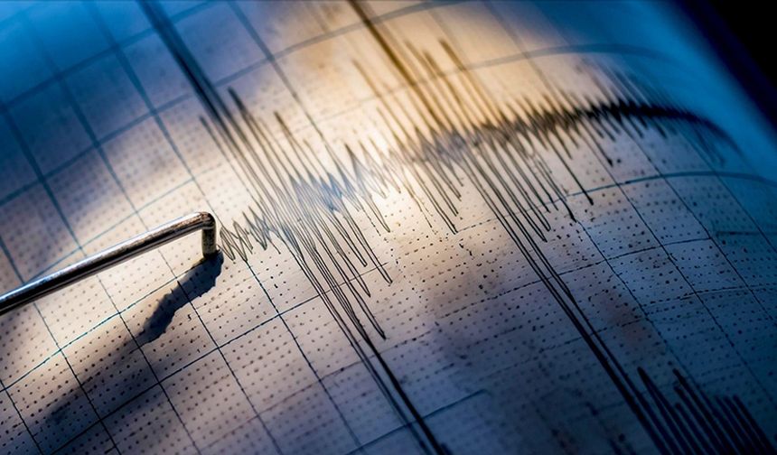 Son Dakika: Ege Denizi'nde 6 büyüklüğünde deprem