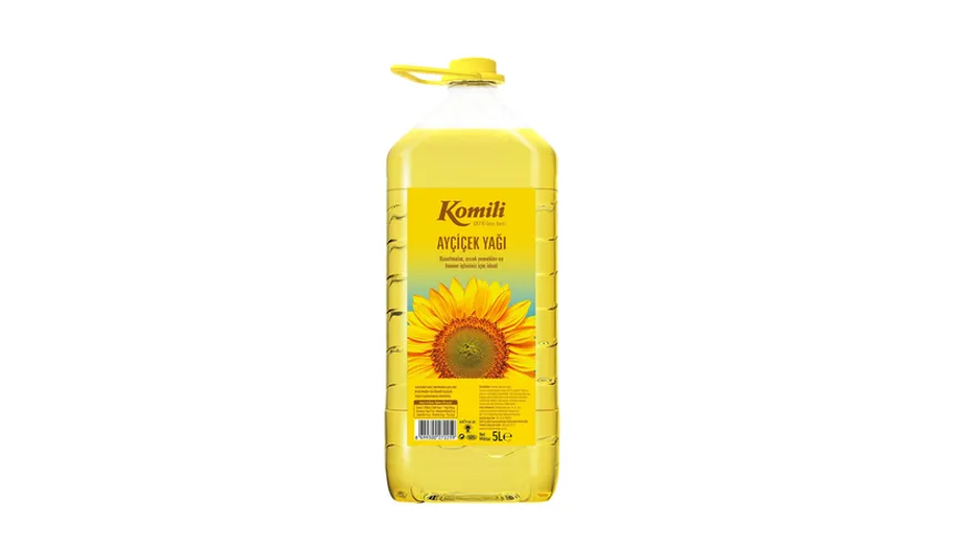 Komili Ayçiçek Yağı

Büyük şişelerde yağ almayı tercih ediyor, ama dökmesi zor olduğu için ikilemde kalıyorsanız üzülmeyin! Komili Ayçiçek Yağı işleri sizin için kolaylaştırabilir. 4 litrelik pet şişesinde satışa sunulan ayçiçeği yağı, miktarı fazla olmasına rağmen kolaylık sağlayan bir şişe tasarımına sahip. Yukarı doğru daralan ağız kısmıyla yağınızın dökülmesini önleyebilir ve daha temiz çalışabilirsiniz. Lezzeti ile yemeklere çok yakışan yağı, kızartmalarınızdan hamur işlerinize ve salatalarınıza kadar her öğünde rahatlıkla kullanabilirsiniz.
