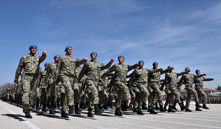 - Boyun askılı cüzdan
- Kol saati
- Kulak tıkacı
- Temizleme fırçası
- Dikiş seti - iğne, iplik