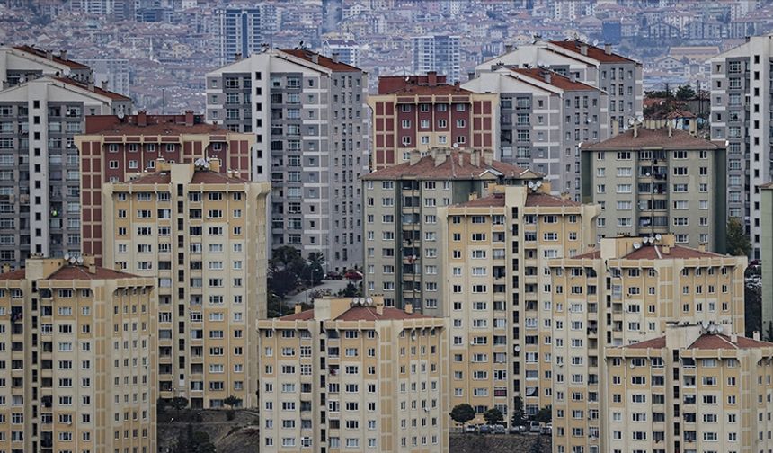 Ev fiyatları uçtu

Avrupa’da son 5 yılda konut fiyatları yüzde 25 artarken, Türkiye’de bu oran yüzde 1100. Bu artış İstanbul’da konut balonunun iyice şiştiğini gözler önüne serdi.