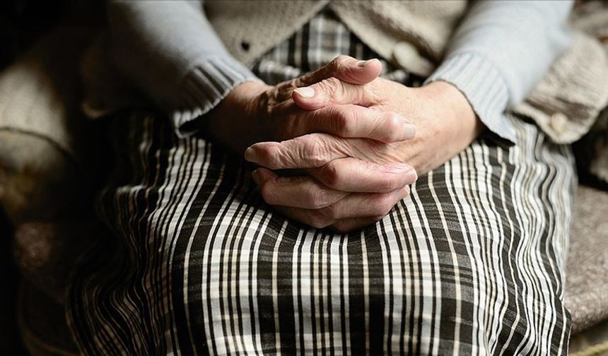 ‘Huzursuz bacak sendromu, Parkinson belirtisi olabilir’