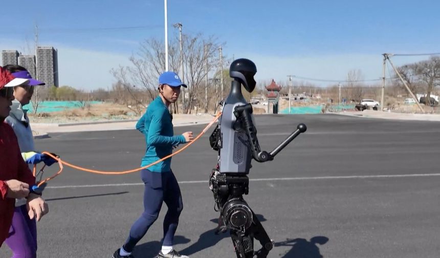 Çin, Dünyanın ilk insansı robot yarı maratonuna ev sahipliği yapacak