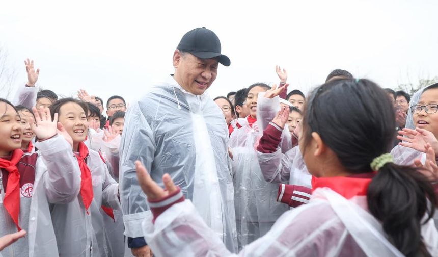 Xi Jinping'den çocuklara: Sosyalizmin taşıyıcısı ve kurucusu olun