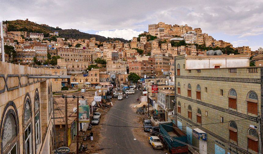 Yemen'de 7 yıl kapalı kalan Sana ile Aden arasındaki hayati öneme sahip yol yeniden açıldı