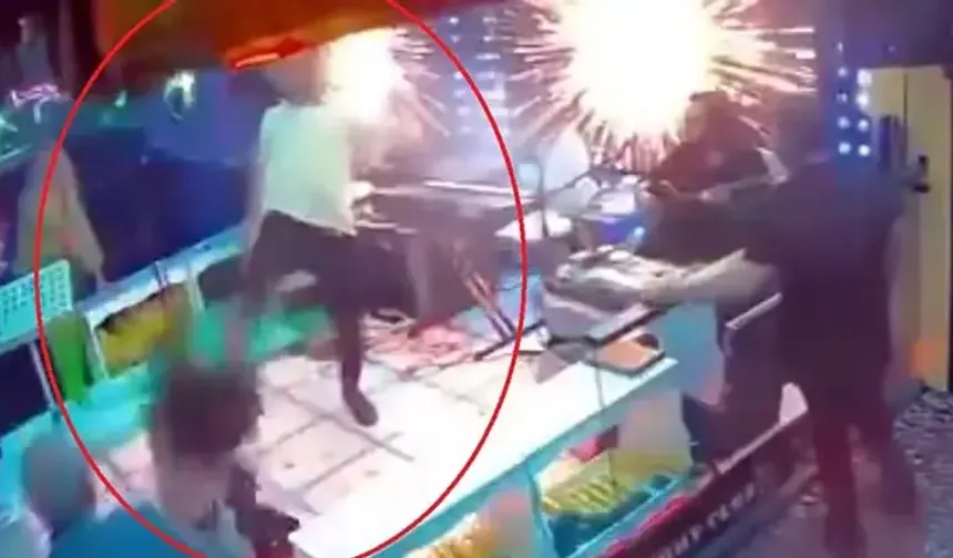 Eğlence mekanında sahneye çıkıp, yaşamına son verdi
