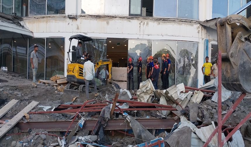5 yıldızlı otel inşaatında teras çöktü